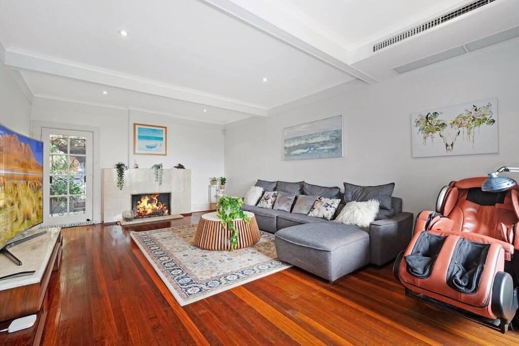 Seaside Luxury With Pool & Harbor Views * Sydney