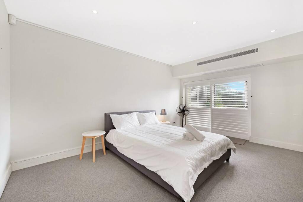Seaside Luxury With Pool & Harbor Views Holiday home Sydney