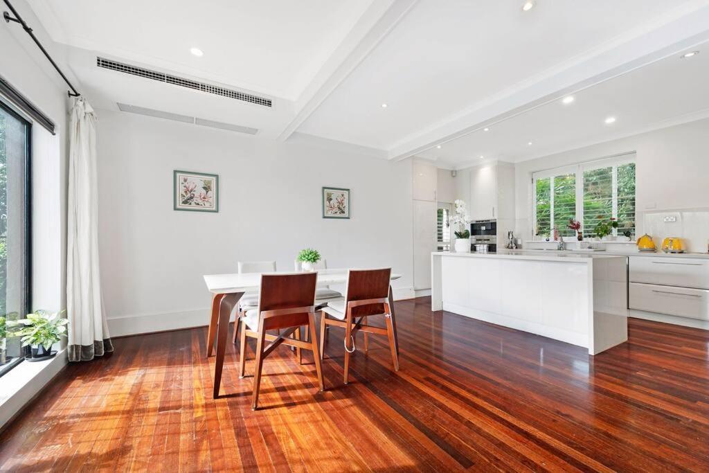 Seaside Luxury With Pool & Harbor Views * Sydney