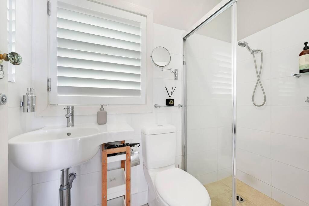 Seaside Luxury With Pool & Harbor Views Holiday home Sydney